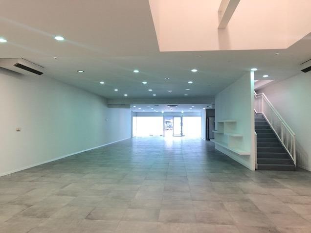 Funo Centergross (BO) - Vendesi capannone con showroom e magazzino