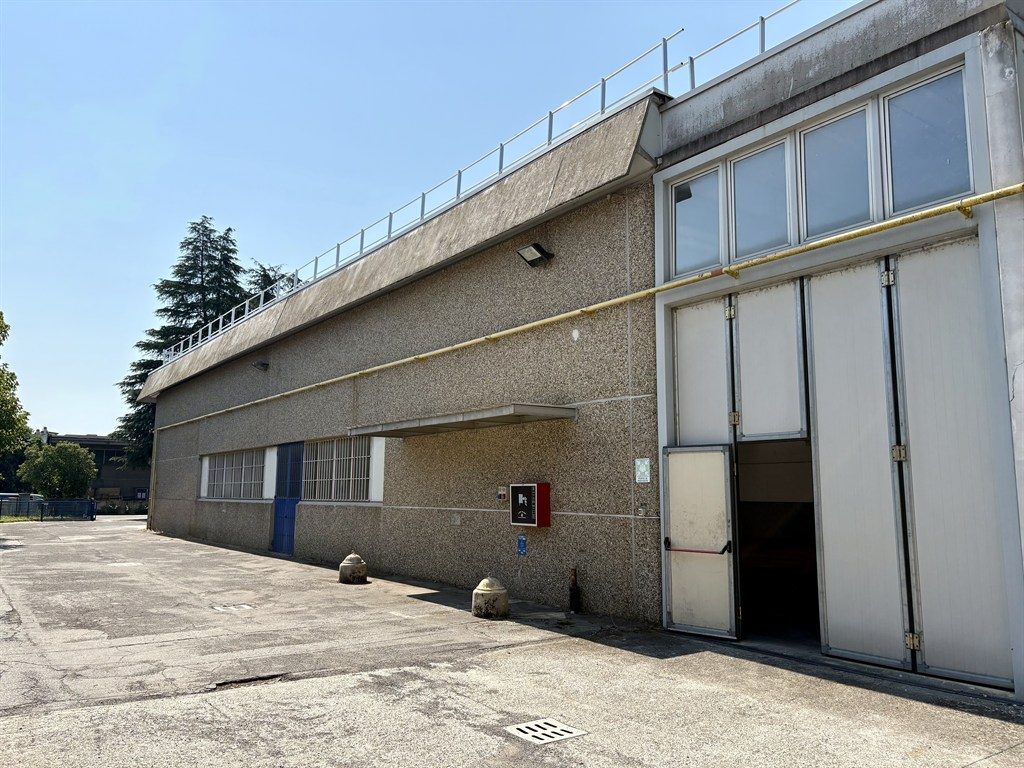 Casalecchio di Reno (BO) - Affittasi capannone