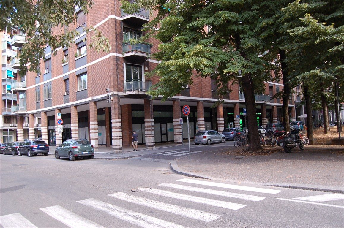 Bologna Piazza Azzarita - Affittasi ufficio