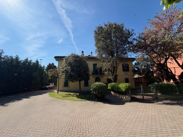 Bologna, via Ferrarese - Affittasi ufficio