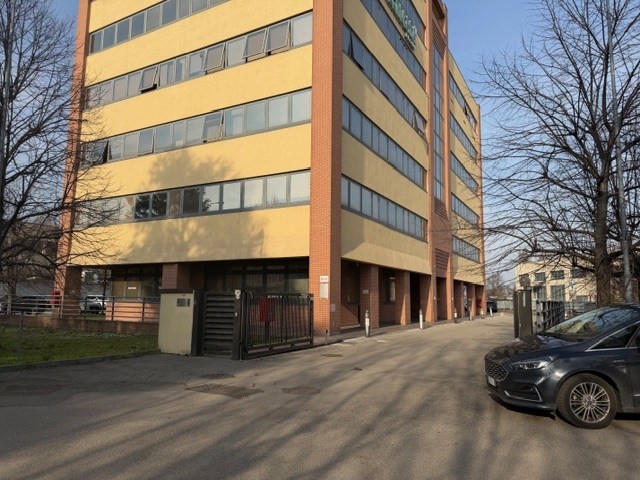 AFFITTASI UFFICIO - VIA BRINI (BO)