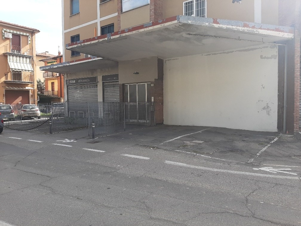 Vendesi posti auto a Bologna